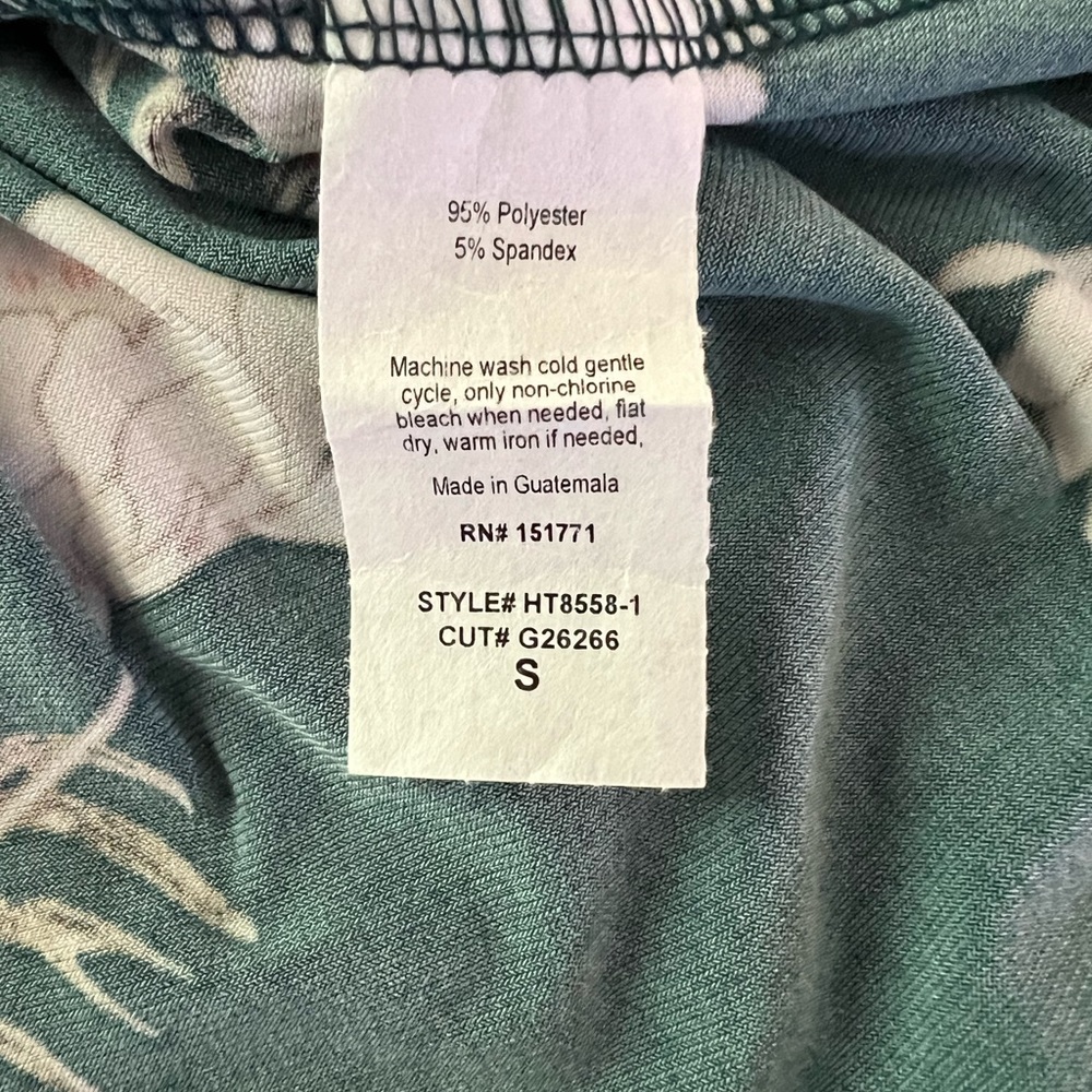 Cold shoulder top NWT - Picture 6 of 6